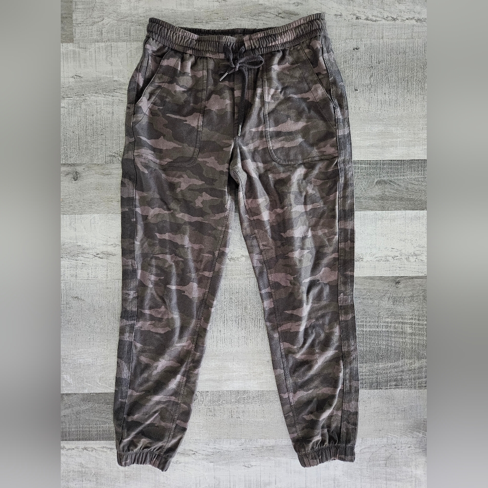 Atheleta Camo Farallon Jogger